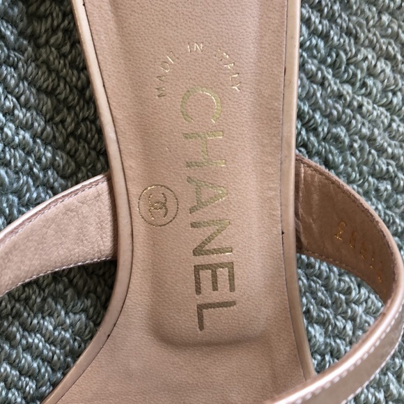 Chanel 38 Patent Flat “Toe Ring” Sandals - Picture 4 of 8